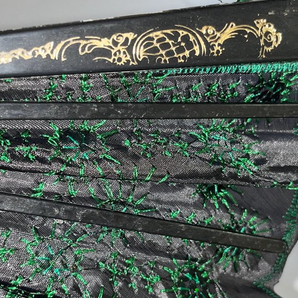 ✦✦ Beautiful Lady’s DELUXE FOLDABLE Fan! - Picture 3 of 3